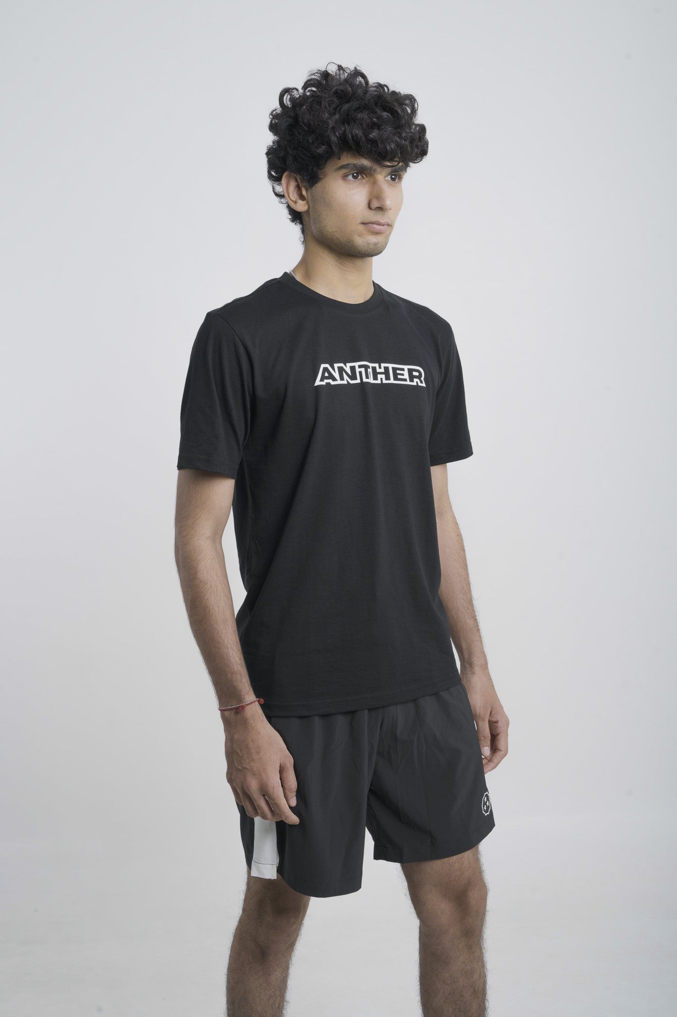 ANTHER Classic Round Neck T-shirt – Black