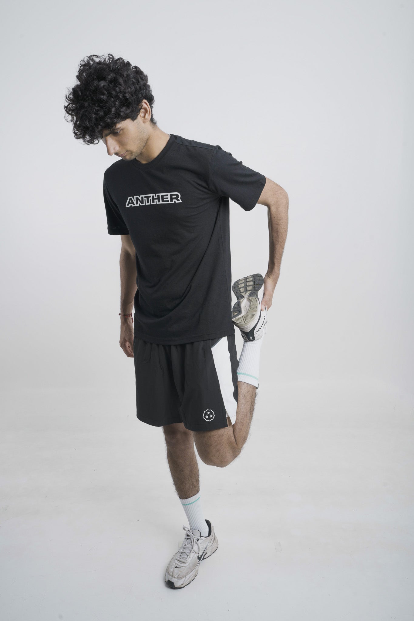 ANTHER Classic Round Neck T-shirt – Black